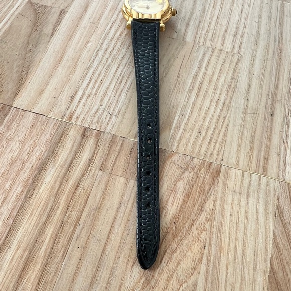 Vintage Oleg Cassini ladies gold tone black leather watch NEW BATTERY main image 6